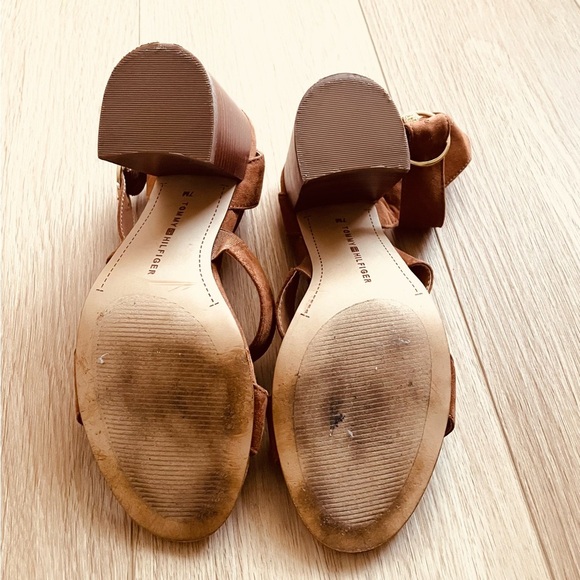 Tommy Hilfiger Sentri Strappy Block Heel Sandals Size 7 - Picture 3 of 3